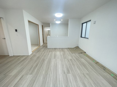 【居間・リビング】 | 沖縄市知花（全3棟）A号棟 | A号棟　LDK16.75帖♪