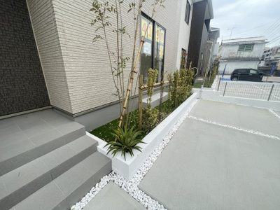 【庭】 | 沖縄市知花（全3棟）A号棟 | A号棟　素敵な植栽付き♪