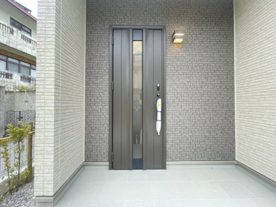 【玄関】 | 沖縄市知花（全3棟）A号棟 | A号棟　スマートキー付き♪