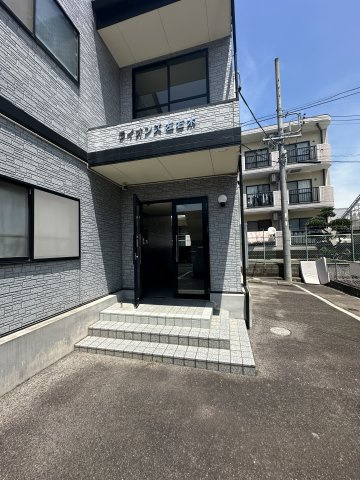 ライオンズ左右木の駐車場