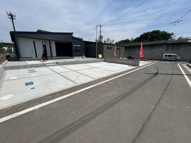新築　吉岡町大久保の前面道路含む現地写真|現地写真　北側接道幅員約4.1ｍ　南側5.0ｍ