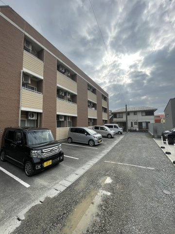 PLEAST姪浜Ⅲの駐車場