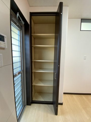 【収納】 | 築港一戸建 | パントリーも備えています