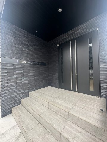 S-RESIDENCE半道橋achieveのエントランス