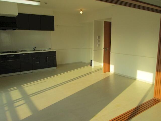 リア・コンフォートの居間・リビング|別角度から※同間取り写真転用
※現況優先となります。