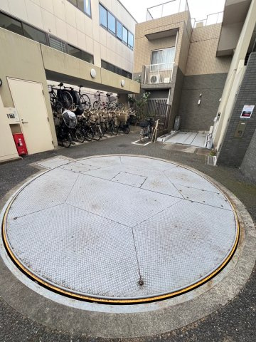 THEパームス代々木上原ヴェールテラスの駐車場