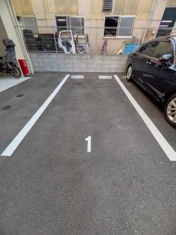 SHOTRES HIRAOの駐車場