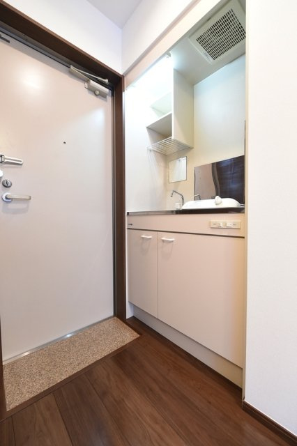 中野区東中野５丁目のアパートの玄関