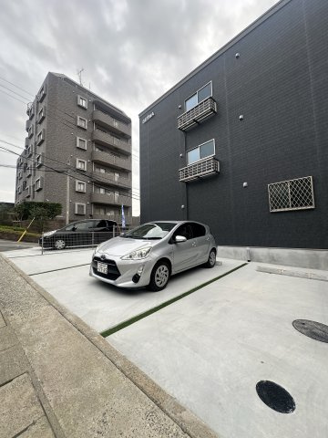 SPRED HILLS Kの駐車場