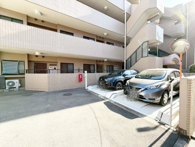 【駐車場】