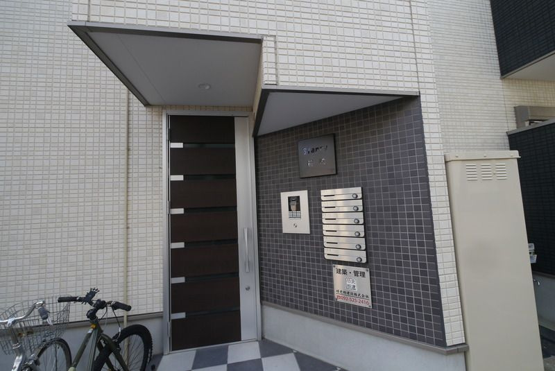 Ｓｔａｒｒｙ箱崎のエントランス