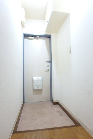トラミッド友栄の玄関