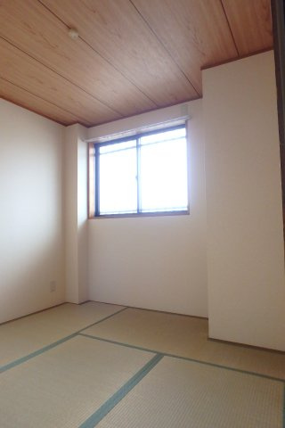 トラミッド友栄の和室