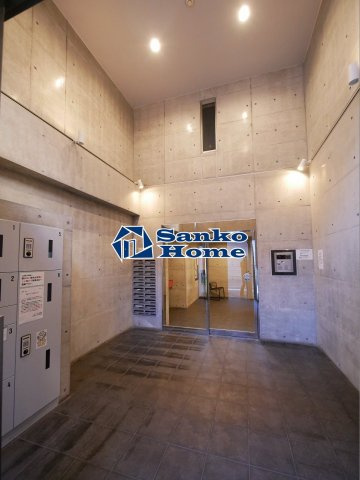 REV・CLOSEのロビー