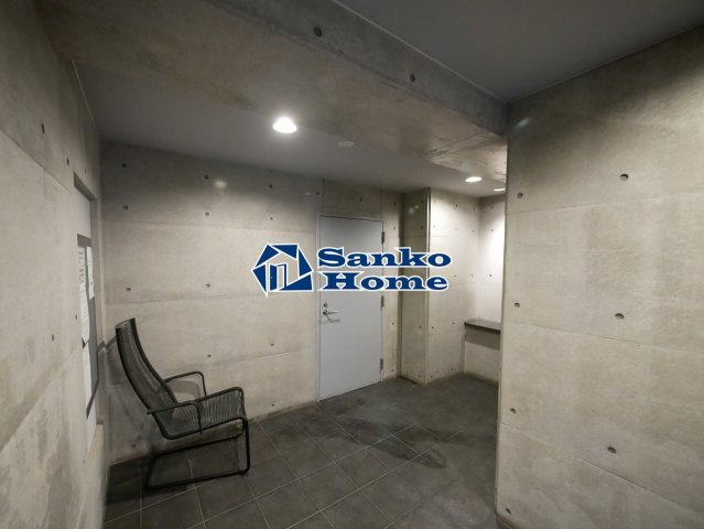 REV・CLOSEのロビー