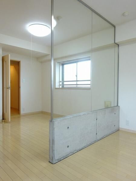 REV・CLOSEの居間・リビング