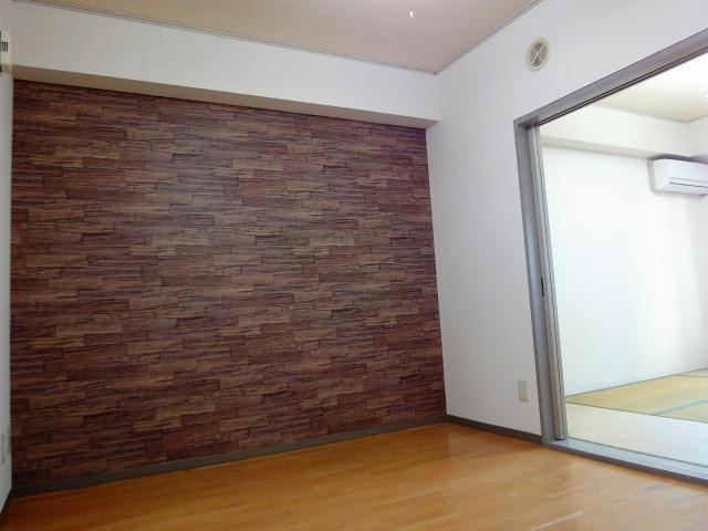 ヴィラ第壹番館の居間・リビング|アクセントクロス※イメージ