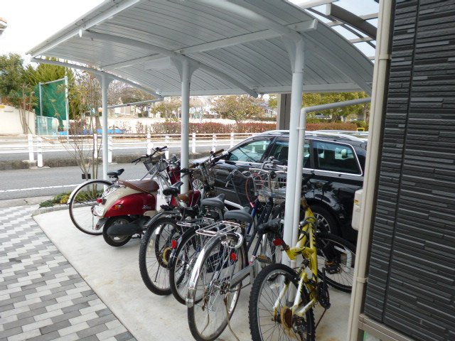 総社市中央４丁目のアパートのその他共用部分|自転車置き場