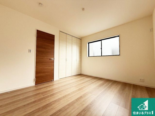 10(土)11(日)12(祝)現地説明会！◆河内長野市古野町　第2期　新築一戸建ての洋室|シンプルな洋室は、自分好みのインテリアが楽しめます♪ご家族とインテリアや家具を選びに行くのは入居時の醍醐味の一つです。ぜひお楽しみください♪