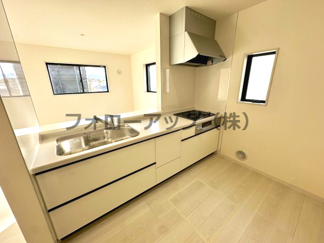 岸和田池尻町３期2号棟のキッチン|コンパクトなキッチンで掃除もラクラク