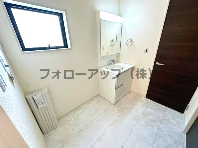 岸和田池尻町３期2号棟の独立洗面台|独立洗面台、朝の身支度には欠かせません