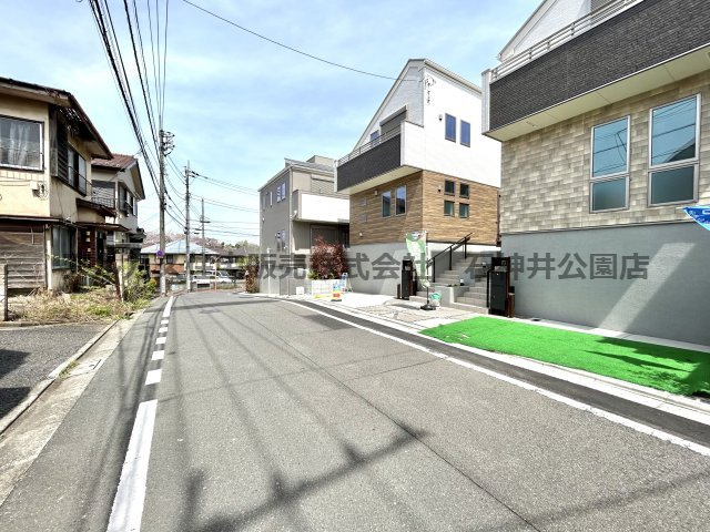 練馬区大泉町２丁目　新築一戸建　西武池袋線　大泉学園の前面道路含む現地写真