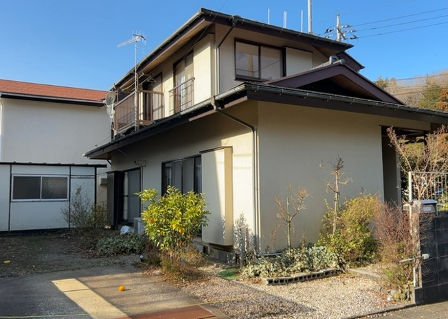 【外観】 | 隣家の土地はどうなっているのか、生活利便施設が近くにあるのか、学校まで近いかなど、お客様のライフスタイルにあわせたイメージが重要です。また、近くにあると困る施設が近くにないかも確認するといいでしょう。