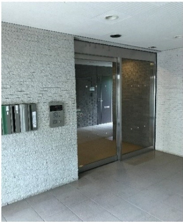 五反山ヒルズ　オートロック　駐輪場無料　南向きのエントランス