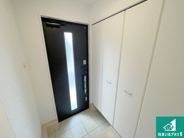 7(土)8(日)現地説明会　松原市北新町　全3邸の玄関|シューズボックスにはたくさんの靴が収納できるので玄関周りはいつもスッキリ！ご家族が増えても安心！