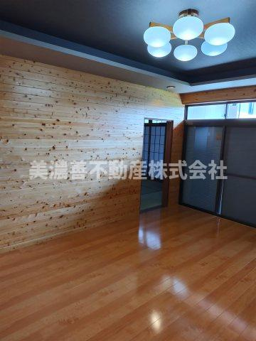 ６６４１２　各務原市那加前野町三丁目中古戸建ての洋室