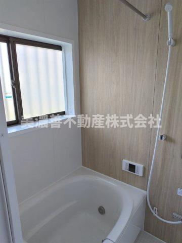 ６６４１２　各務原市那加前野町三丁目中古戸建ての浴室