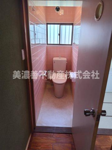 ６６４１２　各務原市那加前野町三丁目中古戸建てのトイレ