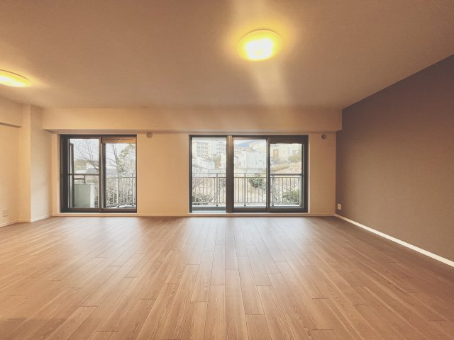 夙川台サンハイツD棟の外観