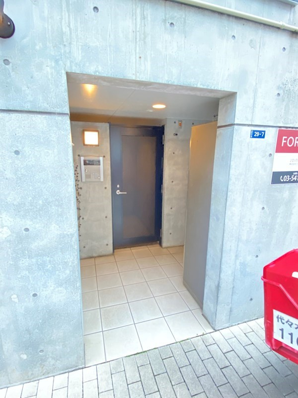 ＺＥＳＴＹ幡ヶ谷のエントランス