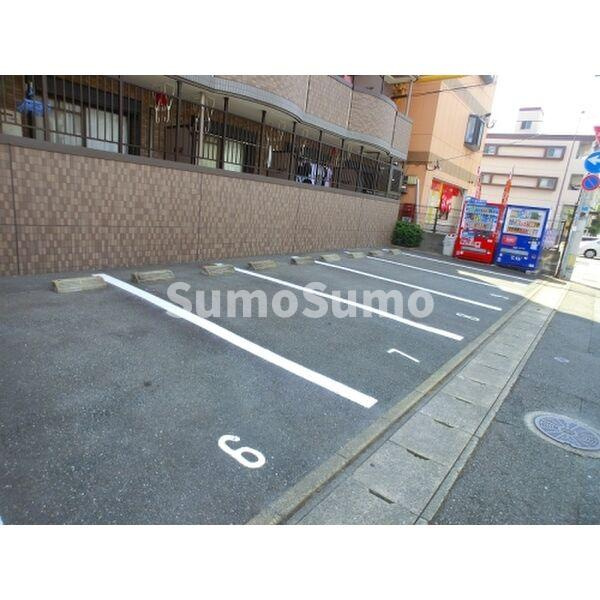 アヴァンティ野間2の駐車場