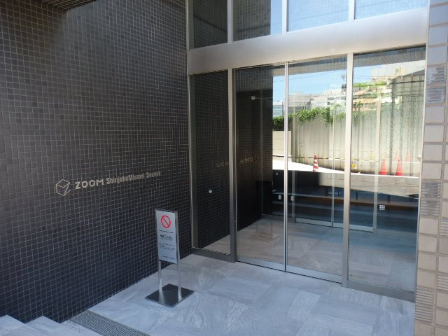 ZOOM新宿南Secondのエントランス