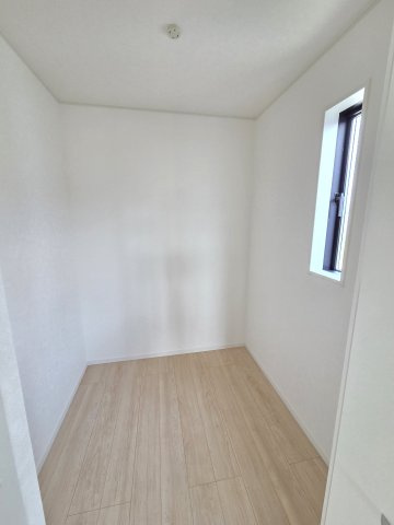 新築　桐生市境野町第7　1号棟　Cradle Gardenの収納|現地写真　主寝室はウォークインクローゼットなのでたくさん収納出来ちゃいます！