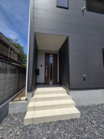 新築　桐生市境野町第7　1号棟　Cradle Gardenの玄関|現地写真　TVモニタードアホン付きなので防犯面も安心です！