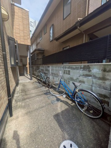 Very平尾の駐車場