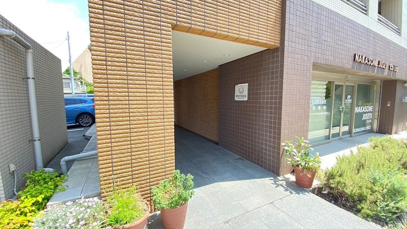 WISTERIA　KOMAZAWAのエントランス