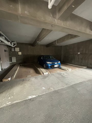 アーベイン秋山の駐車場