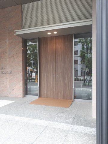 ラ・トゥール飯田橋のエントランス