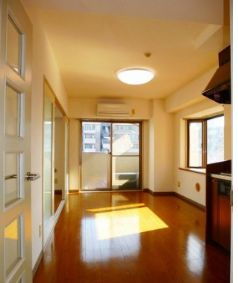 【居間・リビング】 | レジデンス上野 | ゆったり過ごせるリビングです