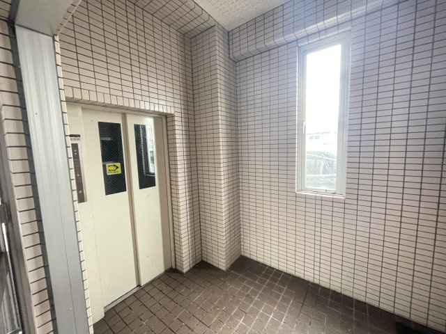 想定年間賃料2,067.6万　想定利回り10.33％　鉄筋コンクリート造のその他共用部分