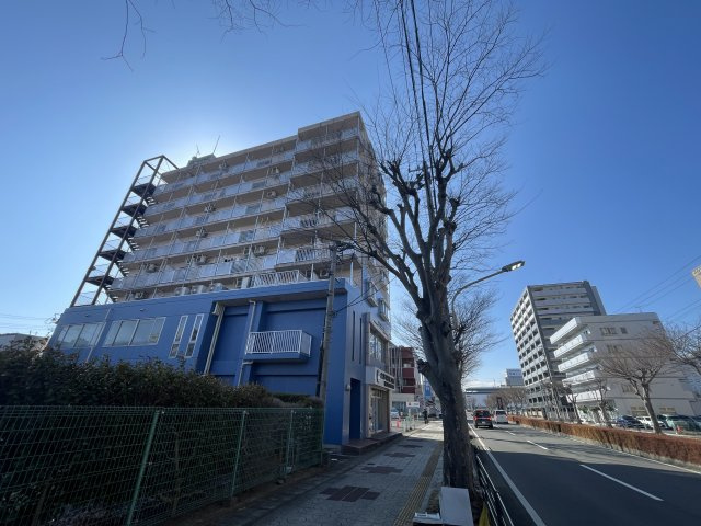 想定年間賃料2,067.6万　想定利回り10.33％　鉄筋コンクリート造の外観