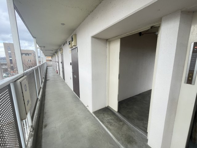 想定年間賃料2,067.6万　想定利回り10.33％　鉄筋コンクリート造のその他共用部分