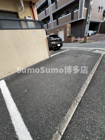 Y’s courtの駐車場