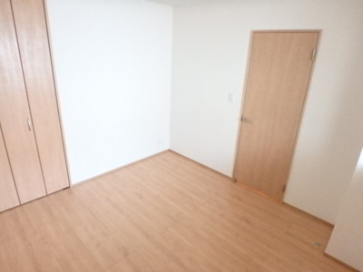 【居間・リビング】 | グリーンフォレスト西宮６ | 使い勝手のいい寝室です