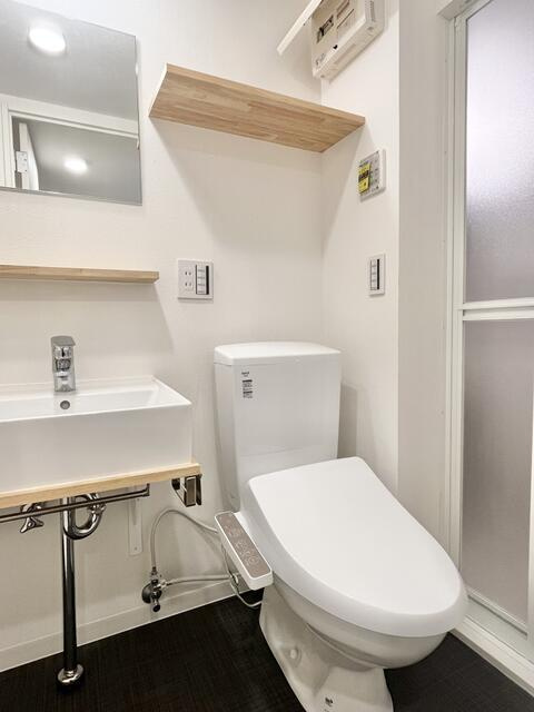 trias144のその他|コンクリート天井がアクセント… 