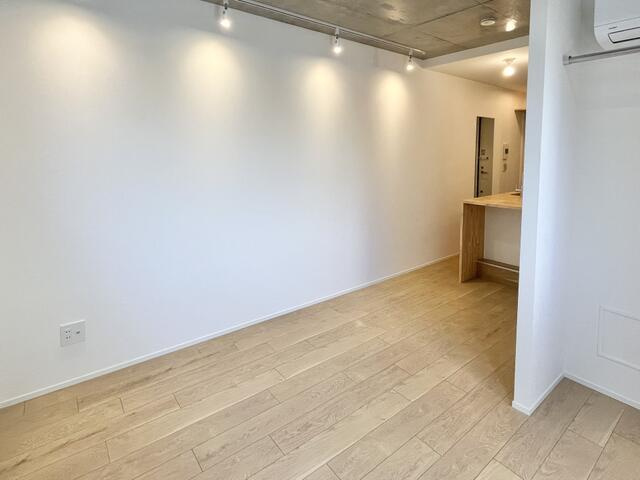 trias144の内装|白基調のインテリアを合わせや… 